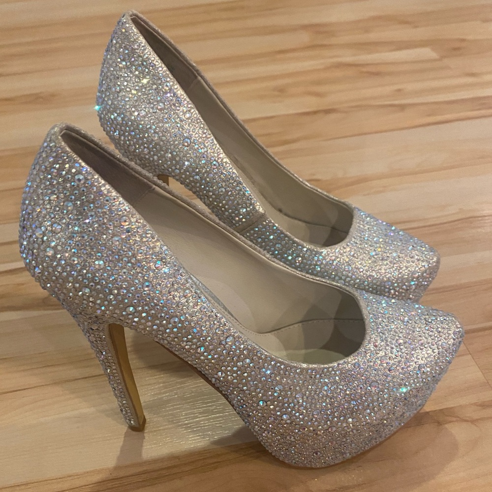 Stunning Steve Madden Deeva 6.5 Rhinestone Silver High Pumps